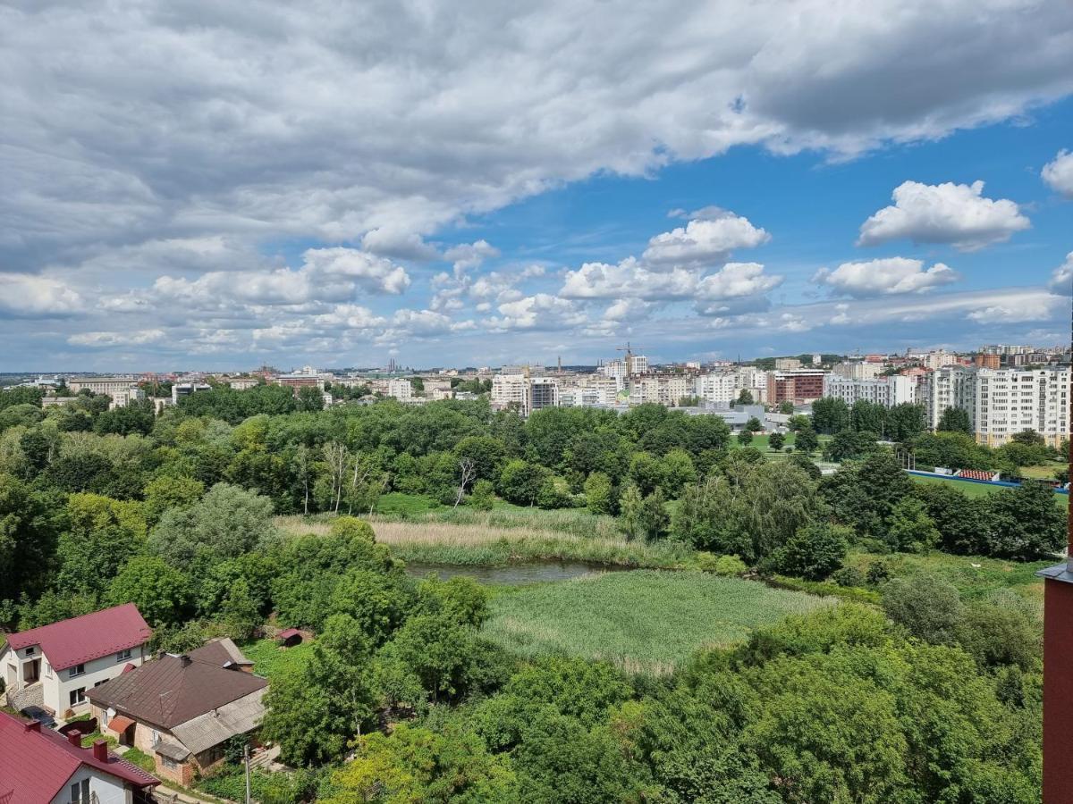Світло Цілодобово Просторі Апартаменти Біля Гідропарку Топільче 테르노필 외부 사진